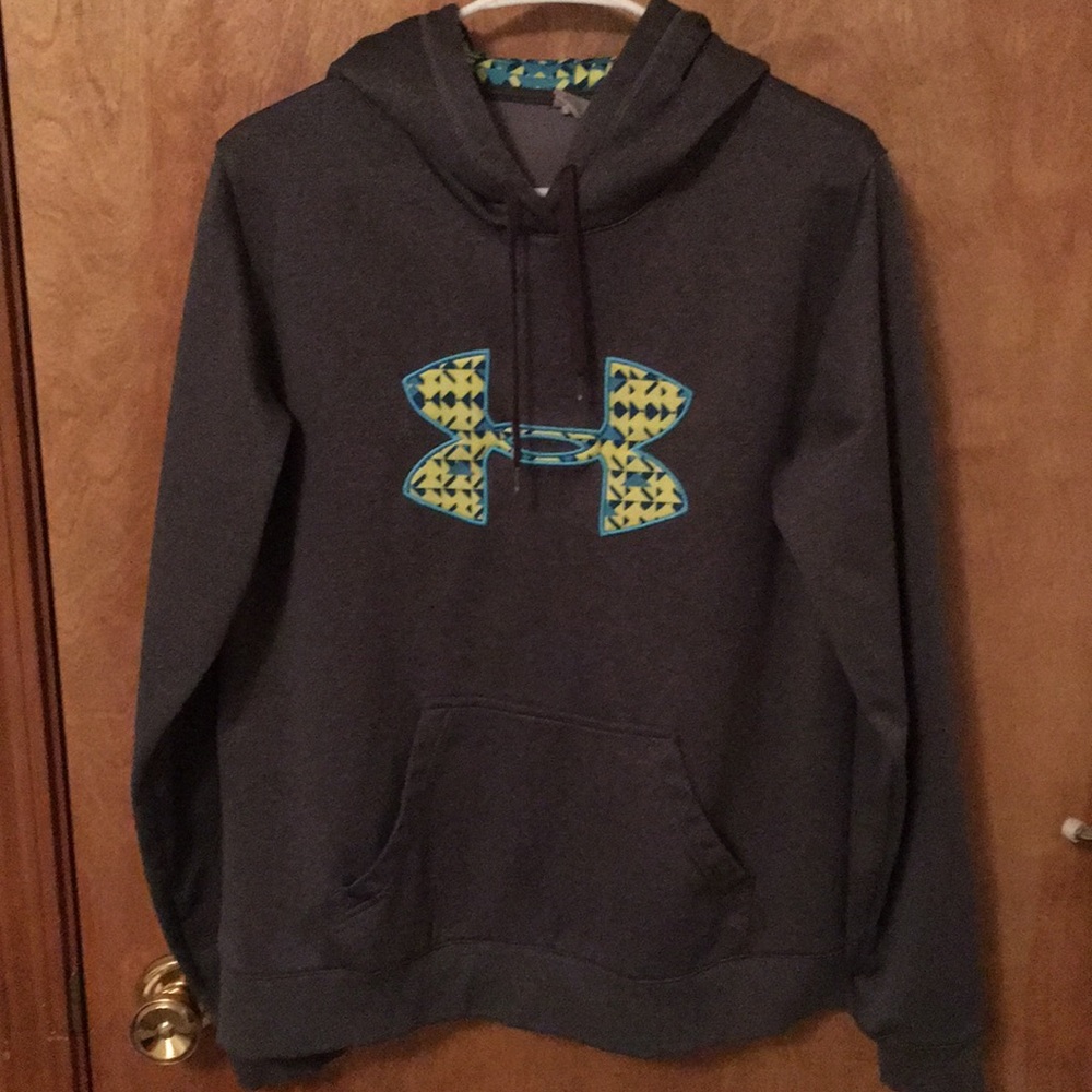 Under armour sweatshirt / hoodie